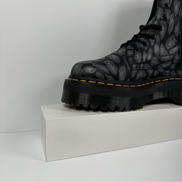 DOC JADON BOOTS LEOPARD PRINT PLATFORM WOMENS SIZE 7 CAMOUFLAGE LEATHER 8 EYE - Picture 6 of 10